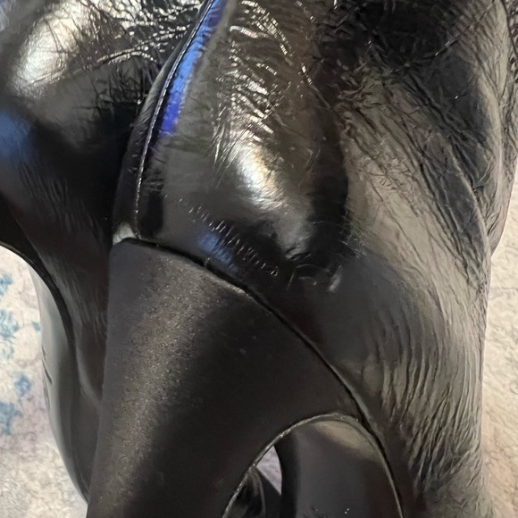 Chanel black leather Coco Chanel sign ankle boots - Picture 14 of 17